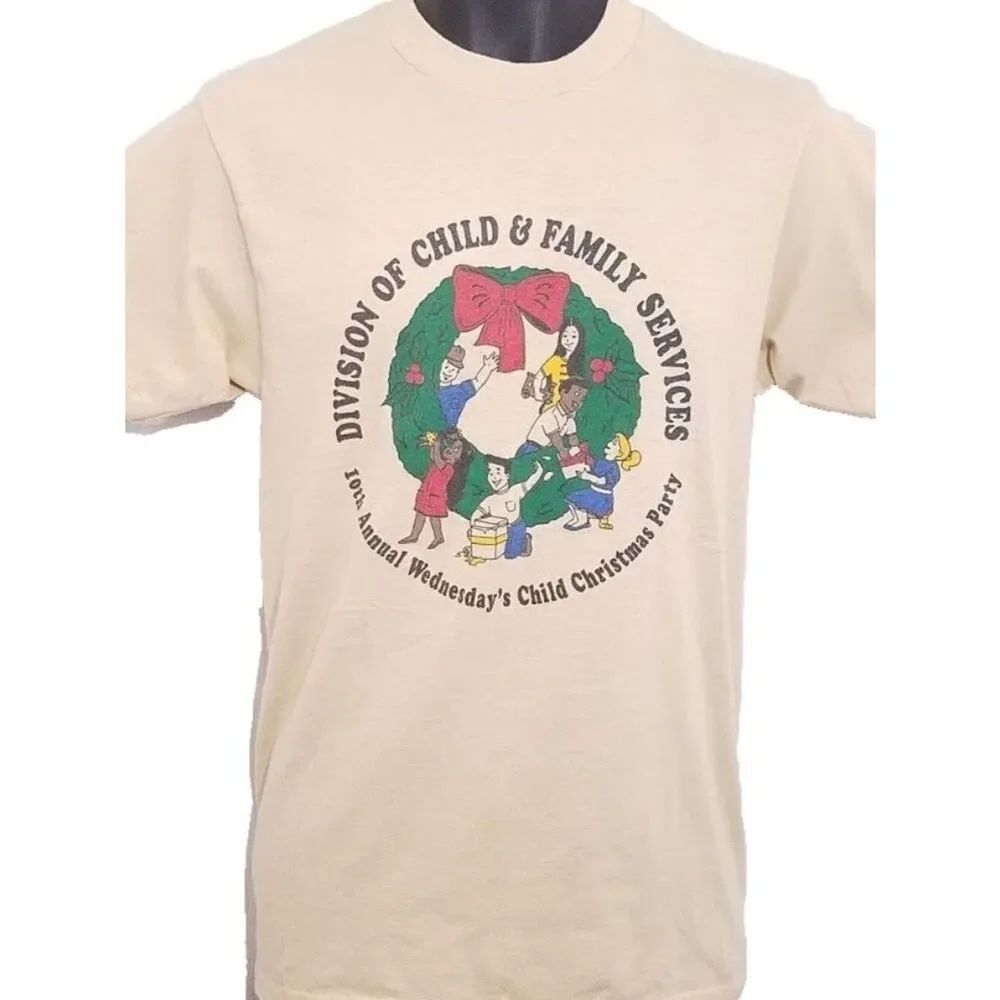 Vintage Christmas T Shirt Mens Size Small Beige 80s Child & Family Made In USA